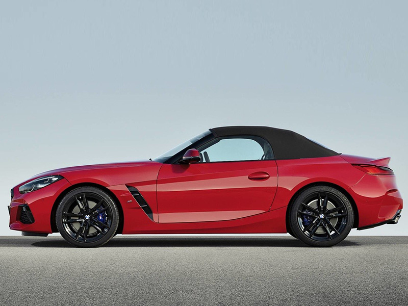 اضغط لمشاهدة الفيديو: BMW تطلق سيارتها "Z4" الجديدة